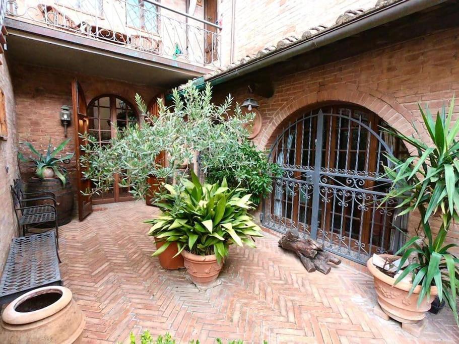 Villa Casa Lazzaro Al Centro Di Siena Esterno foto