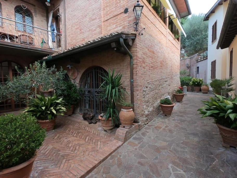 Villa Casa Lazzaro Al Centro Di Siena Esterno foto