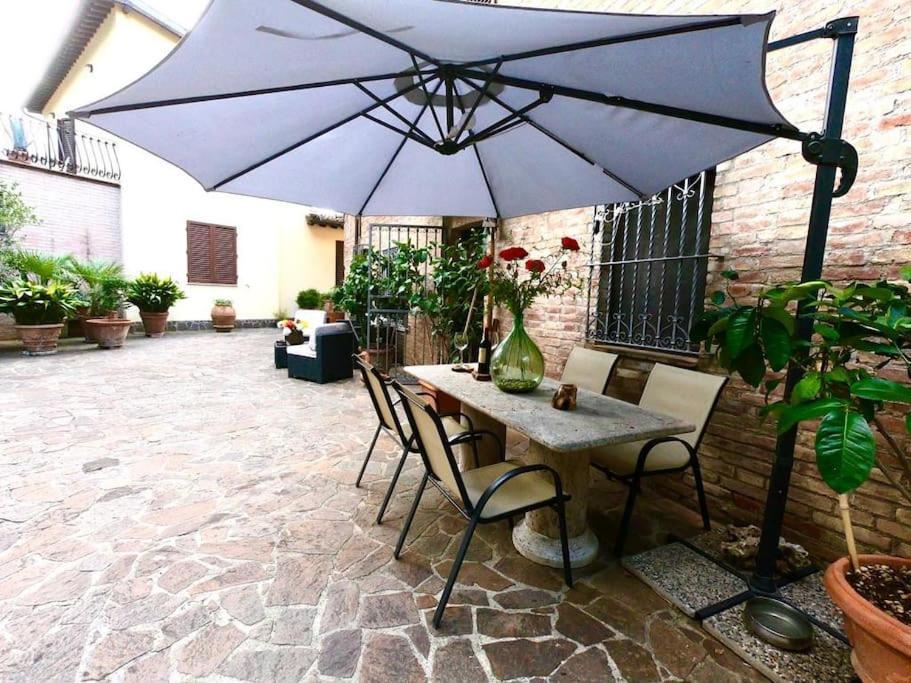Villa Casa Lazzaro Al Centro Di Siena Esterno foto